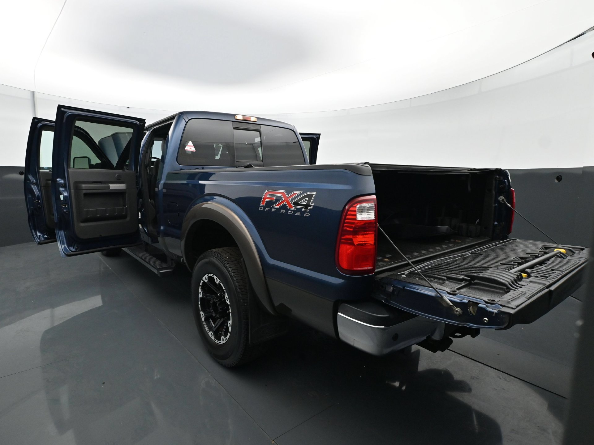 Used 2016 Ford F250 Lariat w/ Lariat Ultimate Package AWD/4WD image 32