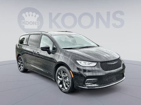 New 2026 Chrysler Pacifica Limited w/ S Appearance Package image 10