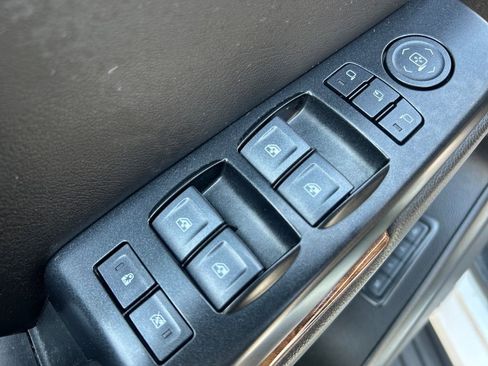 Used 2020 Chevrolet Suburban Premier AWD/4WD image 37