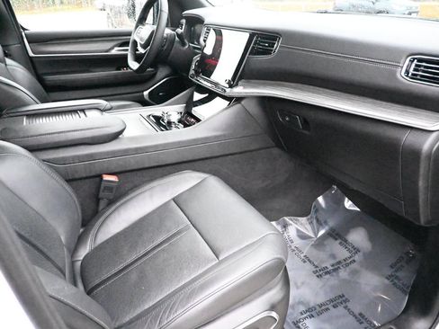 Used 2024 Jeep Wagoneer Series III AWD/4WD image 26