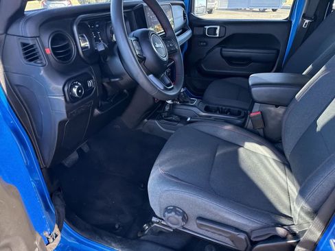 Used 2025 Jeep Wrangler Unlimited Rubicon AWD/4WD image 16