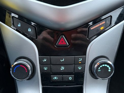 Used 2014 Chevrolet Cruze LT image 18