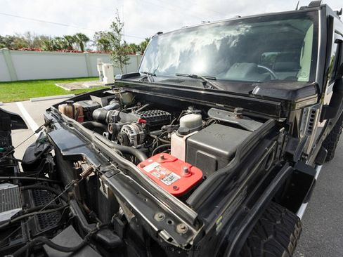 Used 2004 HUMMER H2 w/ Preferred Equipment Group image 19