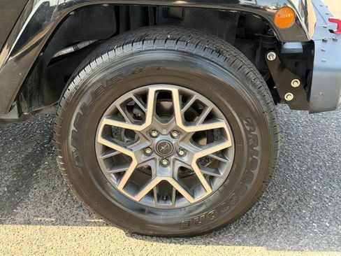 Used 2016 Jeep Wrangler Unlimited Rubicon AWD/4WD image 9