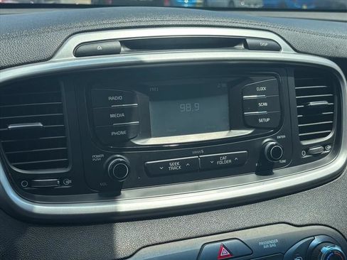Used 2018 Kia Sorento LX AWD/4WD image 4