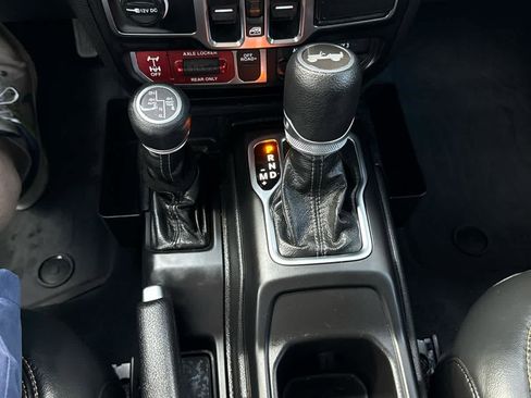 Used 2024 Jeep Wrangler Unlimited image 25