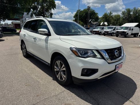 Used 2017 Nissan Pathfinder SL w/ SL Premium Package AWD/4WD image 4