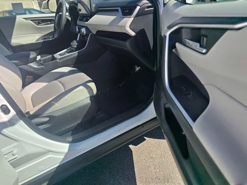 Used 2023 Toyota RAV4 XLE Premium image 10