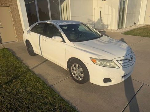 Used 2010 Toyota Camry LE FWD image 5