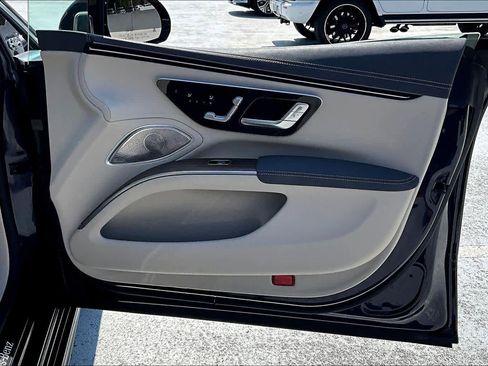 Used 2023 Mercedes-Benz EQS 580 4MATIC Sedan image 22