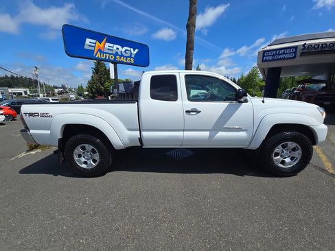 Used 2015 Toyota Tacoma 4x4 Access Cab V6 w/ TRD Off-Road Package image 8