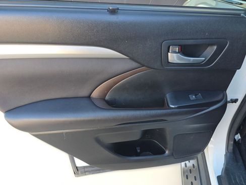 Used 2016 Toyota Highlander XLE image 23