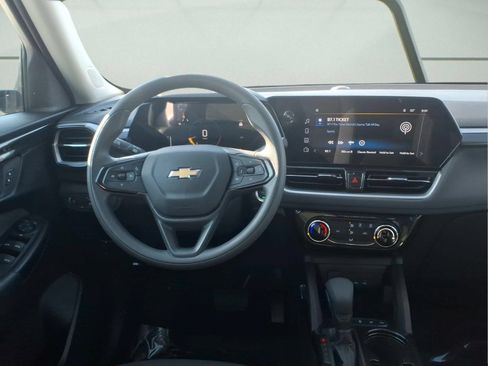 Used 2025 Chevrolet TrailBlazer LT AWD/4WD image 10