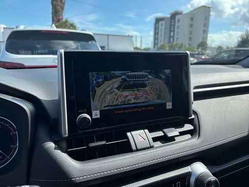 Used 2025 Toyota RAV4 XLE image 20