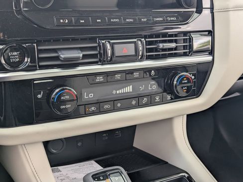 New 2025 Nissan Pathfinder SL image 18