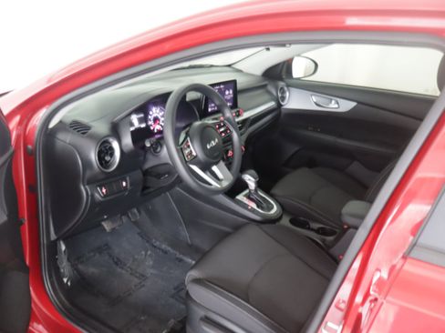 Used 2023 Kia Forte LXS image 9