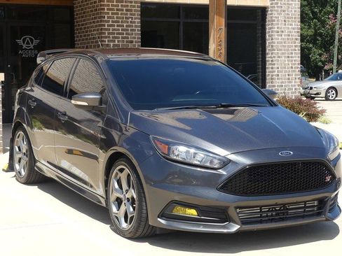 Used 2018 Ford Focus ST FWD image 7