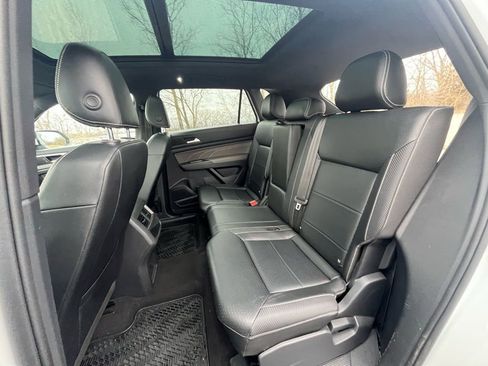 Certified 2022 Volkswagen Atlas Cross Sport SE image 25