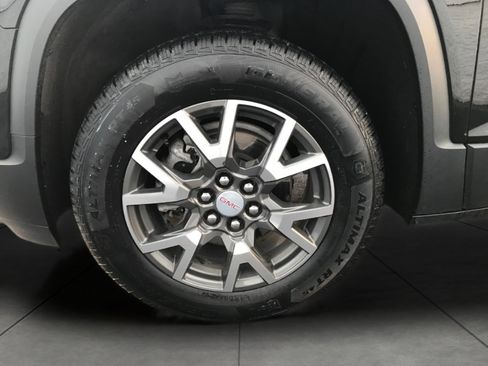 Used 2023 GMC Acadia SLE w/ Driver Convenience Package image 4