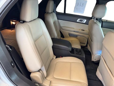 Used 2015 Ford Explorer Limited w/ Equipment Group 301A AWD/4WD image 18