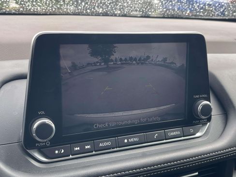 Used 2023 Nissan Rogue SV FWD image 25