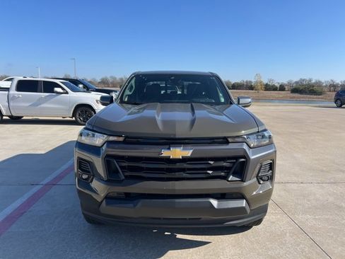 Used 2023 Chevrolet Colorado LT w/ LT Convenience Package II image 2