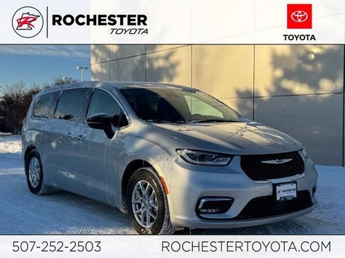 Used 2024 Chrysler Pacifica Touring-L image 1