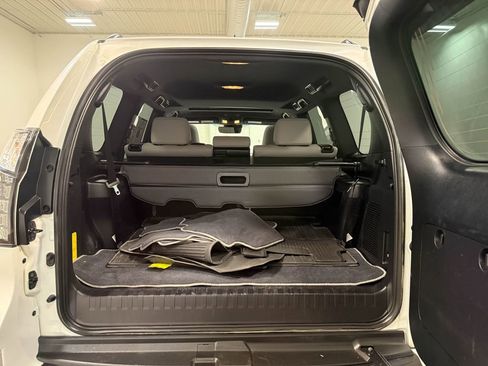 Used 2023 Lexus GX 460 image 75