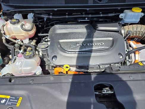 Used 2023 Chrysler Pacifica Touring-L FWD image 18