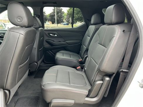 Used 2023 Chevrolet Traverse RS image 5