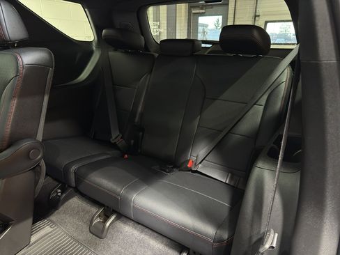 Used 2025 Chevrolet Traverse RS image 15