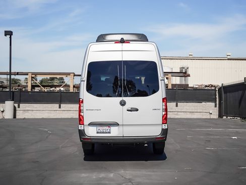 Used 2024 Mercedes-Benz Sprinter 2500 image 5