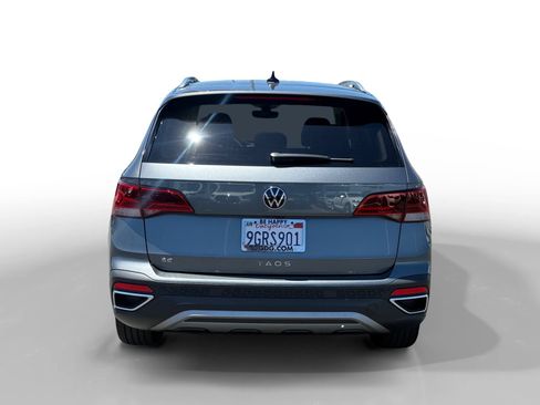 Used 2023 Volkswagen Taos SE FWD image 4