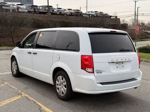 Used 2019 Dodge Grand Caravan SE w/ UConnect Hands-Free Group image 6