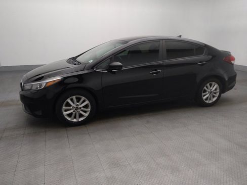Used 2017 Kia Forte S image 2