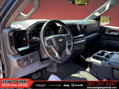 Used 2022 Chevrolet Silverado 1500 LT AWD/4WD image 17