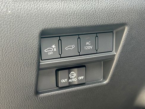 Used 2025 Lexus GX 550 w/ Accessory Package (2T) AWD/4WD image 32