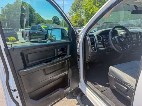 Used 2017 RAM 1500 Express RWD image 14