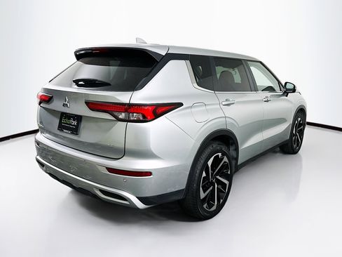 Used 2024 Mitsubishi Outlander SE image 9