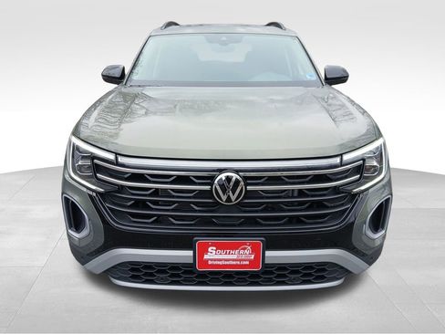 New 2026 Volkswagen Atlas Peak Edition image 8