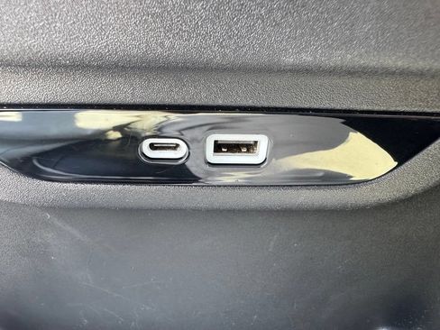 Used 2025 Chrysler Pacifica Limited FWD image 22