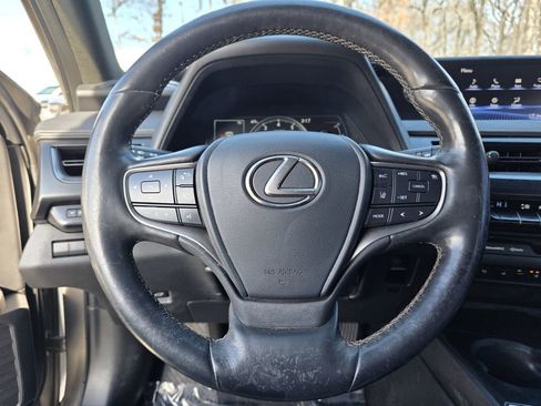 Used 2019 Lexus UX 200 image 24