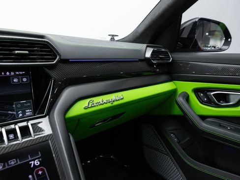 Used 2022 Lamborghini Urus AWD/4WD image 39