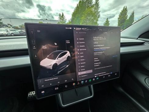 Used 2026 Tesla Model Y AWD image 2