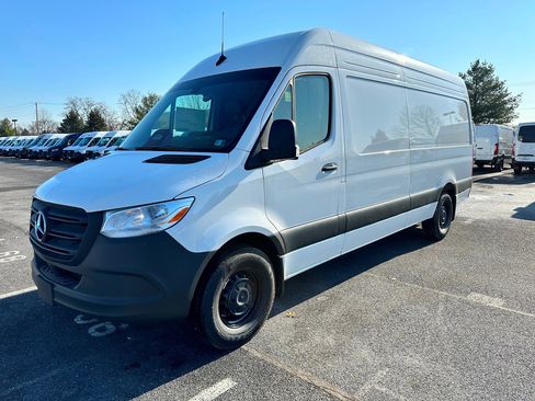 Used 2025 Mercedes-Benz Sprinter 2500 image 8