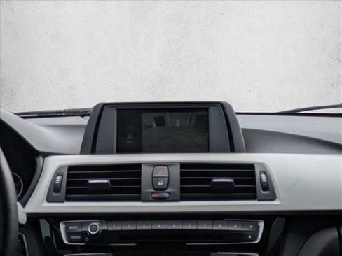 Used 2018 BMW 320i xDrive Sedan image 18