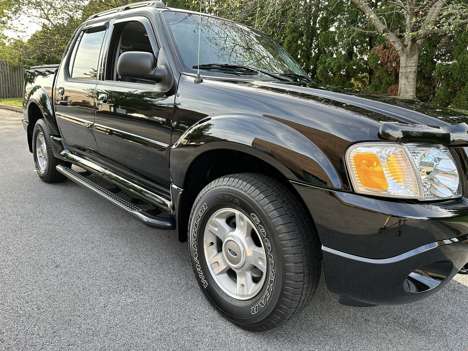 Used 2004 Ford Explorer Sport Trac 4x4 image 52