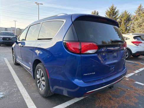 Used 2019 Chrysler Pacifica Touring-L Plus image 2