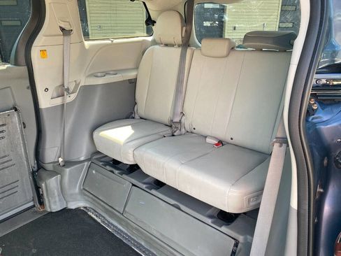 Used 2013 Toyota Sienna XLE w/ Premium Pkg image 22