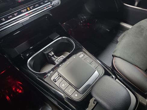 Used 2021 Mercedes-Benz CLA 35 AMG 4MATIC image 24